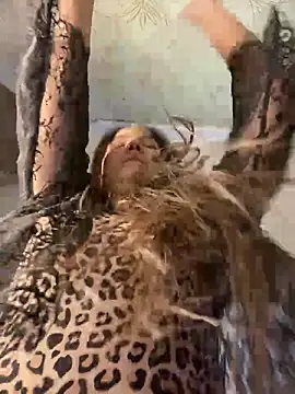 Snapshot of Var_Kiss chatting on October 18, 2025, 9:22 am Var Kiss online show from October 18, 2025, 9:22 am