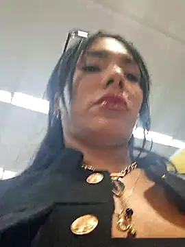 Snapshot of Doll_Loren chatting on January 18, 2026, 7:17 pm Doll Loren online show from January 18, 2026, 7:17 pm