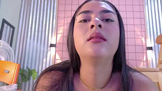 mensia hernandz online show from November 25, 2025, 1:22 pm