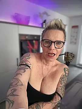 German Milf online show from February 23, 2025, 2:46 pm