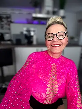 German Milf online show from October 8, 2025, 1:01 pm