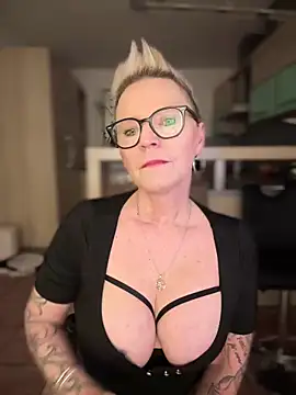 German Milf online show from January 27, 2025, 6:09 pm