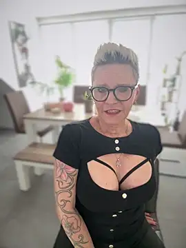 German Milf online show from February 10, 2025, 1:55 pm