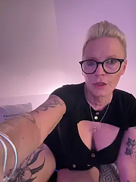 German Milf online show from March 11, 2025, 6:08 pm