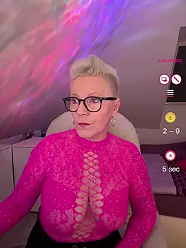 German Milf online show from May 19, 2026, 12:56 pm