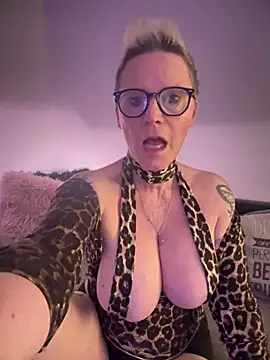 German Milf online show from February 19, 2025, 6:10 pm