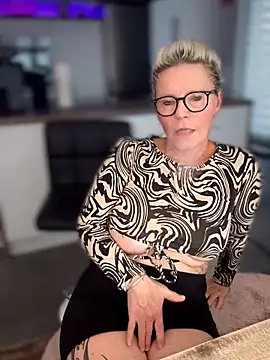 German Milf online show from October 7, 2025, 1:34 pm