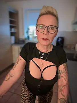 German Milf online show from January 24, 2025, 1:47 pm