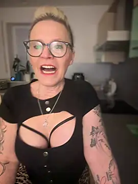 German Milf online show from January 24, 2025, 5:53 pm