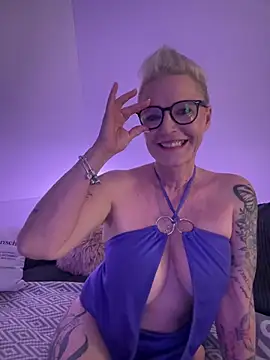 German Milf online show from March 12, 2025, 6:22 pm