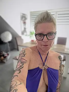 German Milf online show from March 3, 2025, 1:45 pm