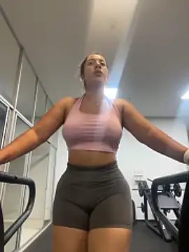 daniela henao online show from June 12, 2026, 1:47 am