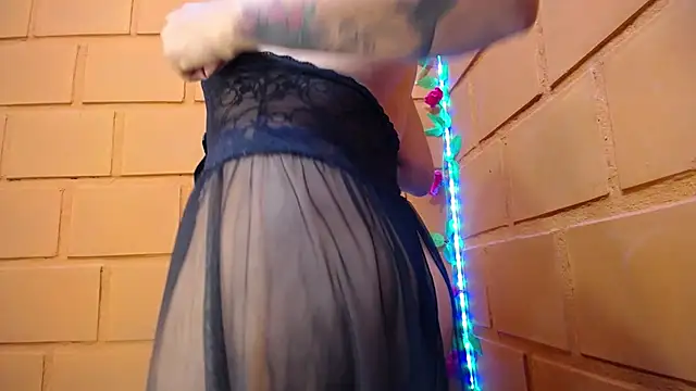 Snapshot of hornywife_ chatting on December 24, 2024, 11:55 pm hornywife online show from December 24, 2024, 11:55 pm