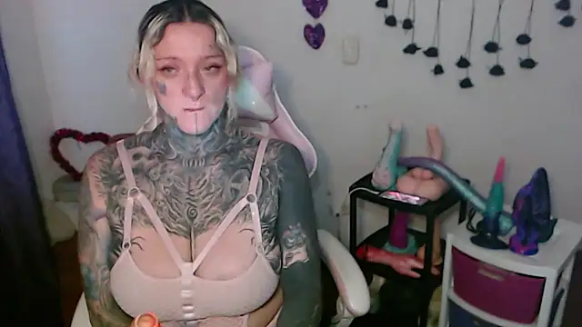 SLOPPYTITSS online show from April 13, 2026, 10:47 pm