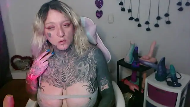 SLOPPYTITSS online show from May 18, 2026, 12:00 am