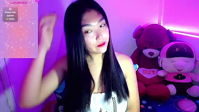 Snapshot of TR4NSCUTI3 chatting on October 16, 2025, 6:49 pm TR4NSCUTI3 online show from October 16, 2025, 6:49 pm