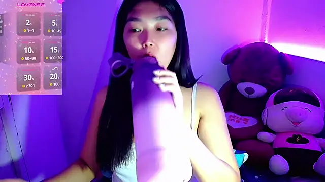 Snapshot of TR4NSCUTI3 chatting on October 24, 2025, 7:35 pm TR4NSCUTI3 online show from October 24, 2025, 7:35 pm