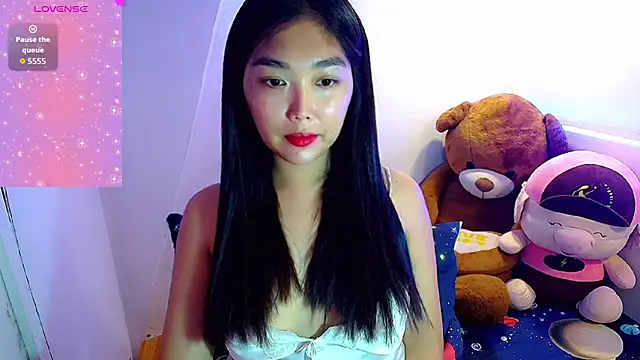 Snapshot of TR4NSCUTI3 chatting on October 5, 2025, 7:26 pm TR4NSCUTI3 online show from October 5, 2025, 7:26 pm