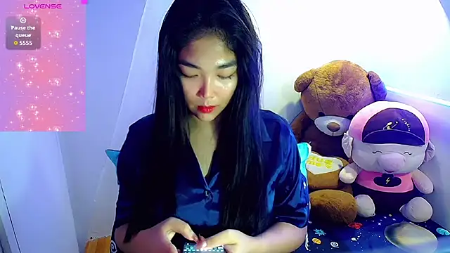 Snapshot of TR4NSCUTI3 chatting on September 29, 2025, 5:07 pm TR4NSCUTI3 online show from September 29, 2025, 5:07 pm