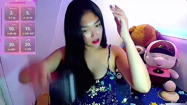 Snapshot of TR4NSCUTI3 chatting on October 7, 2025, 8:43 pm TR4NSCUTI3 online show from October 7, 2025, 8:43 pm