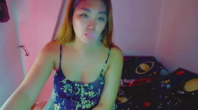 TR4NSCUTI3 online show from December 8, 2024, 12:35 am
