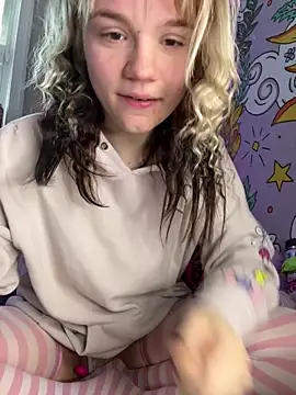 Snapshot of Cutiepiespanks chatting on February 11, 2026, 9:25 pm Cutiepiespanks online show from February 11, 2026, 9:25 pm