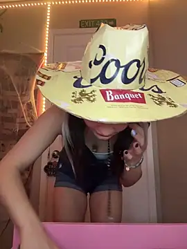 Snapshot of Cutiepiespanks chatting on October 31, 2025, 12:51 am Cutiepiespanks online show from October 31, 2025, 12:51 am