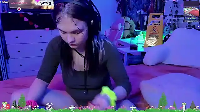 Cutiepiespanks online show from March 5, 2025, 1:06 pm
