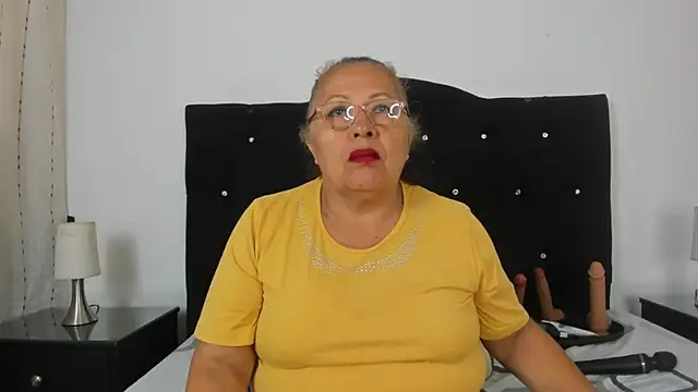 Keira Lennox online show from November 15, 2025, 11:36 am