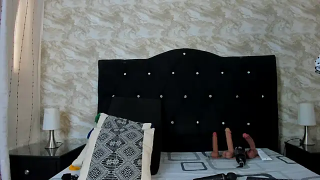 Snapshot of Keira_Lennox chatting on October 21, 2025, 11:42 am Keira Lennox online show from October 21, 2025, 11:42 am