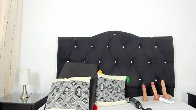 Snapshot of Keira_Lennox chatting on October 3, 2025, 12:17 pm Keira Lennox online show from October 3, 2025, 12:17 pm