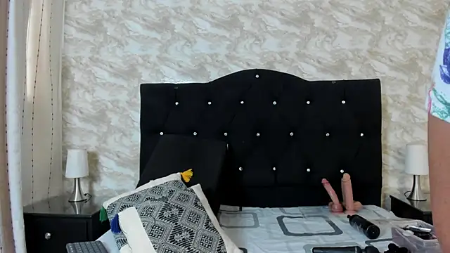 Snapshot of Keira_Lennox chatting on October 24, 2025, 11:31 am Keira Lennox online show from October 24, 2025, 11:31 am