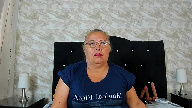 Snapshot of Keira_Lennox chatting on October 20, 2025, 11:33 am Keira Lennox online show from October 20, 2025, 11:33 am