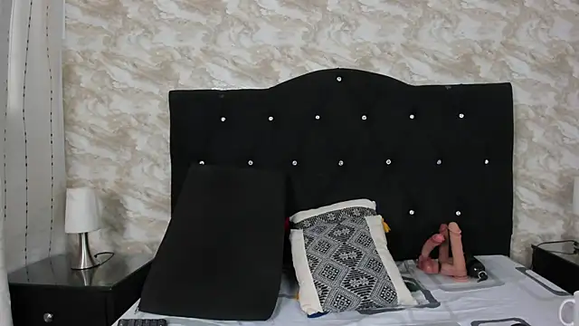 Snapshot of Keira_Lennox chatting on October 8, 2025, 11:56 am Keira Lennox online show from October 8, 2025, 11:56 am