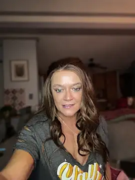 cowgirlc online show from April 18, 2026, 3:20 am