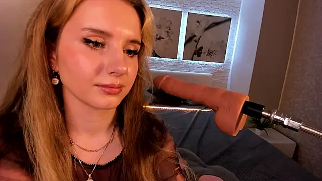 Snapshot of Betty_June chatting on October 3, 2025, 8:54 pm Betty June online show from October 3, 2025, 8:54 pm