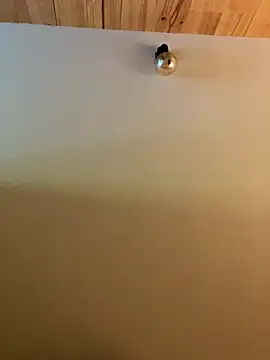 Snapshot of EmaSalis chatting on September 24, 2025, 9:16 am EmaSalis online show from September 24, 2025, 9:16 am