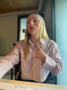 EmaSalis online show from April 21, 2026, 7:48 am