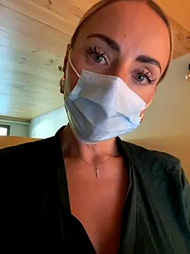 Snapshot of EmaSalis chatting on September 30, 2025, 9:59 am EmaSalis online show from September 30, 2025, 9:59 am