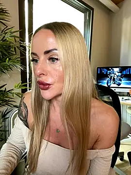 Snapshot of EmaSalis chatting on October 9, 2025, 10:05 am EmaSalis online show from October 9, 2025, 10:05 am