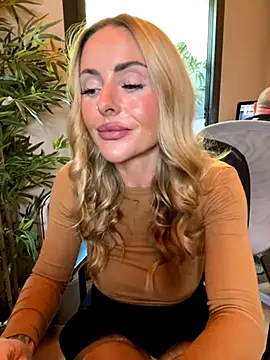 Snapshot of EmaSalis chatting on September 22, 2025, 8:53 am EmaSalis online show from September 22, 2025, 8:53 am