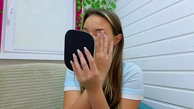 Snapshot of Misss_Vikk chatting on October 25, 2025, 6:45 am Misss Vikk online show from October 25, 2025, 6:45 am