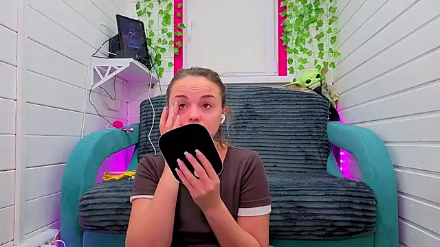 Misss Vikk online show from December 2, 2025, 6:26 am