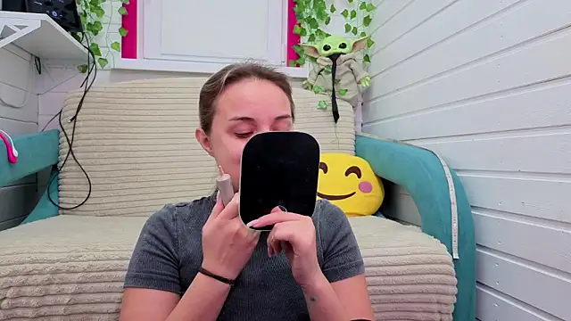 Misss Vikk online show from November 9, 2025, 5:55 am