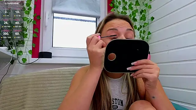 Snapshot of Misss_Vikk chatting on October 13, 2025, 7:54 am Misss Vikk online show from October 13, 2025, 7:54 am