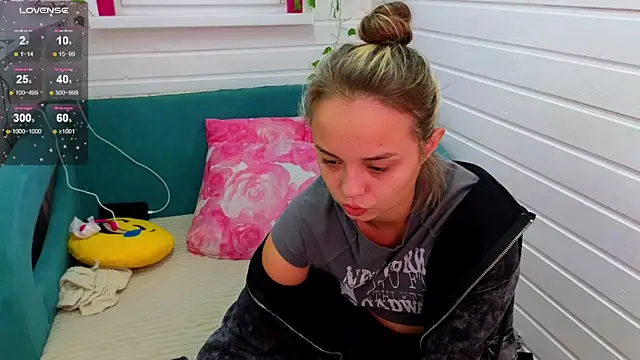 Snapshot of Misss_Vikk chatting on October 2, 2025, 5:55 am Misss Vikk online show from October 2, 2025, 5:55 am