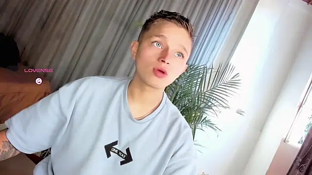 Snapshot of Tim_wolf chatting on September 28, 2025, 10:17 pm Tim wolf online show from September 28, 2025, 10:17 pm