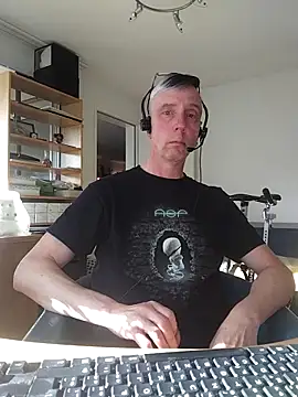 Snapshot of seelengleich chatting on October 21, 2025, 1:43 pm seelengleich online show from October 21, 2025, 1:43 pm