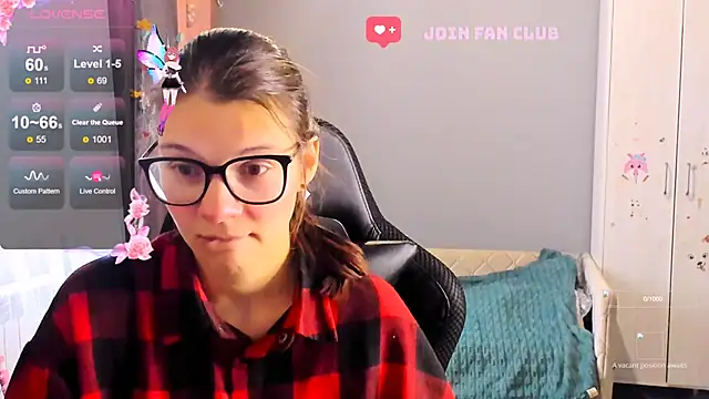 Snapshot of MollyLollipop chatting on October 2, 2025, 4:49 am MollyLollipop online show from October 2, 2025, 4:49 am