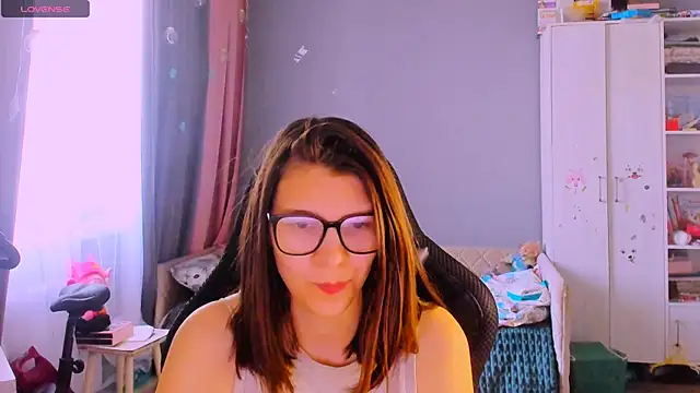 MollyLollipop online show from June 3, 2026, 3:40 am